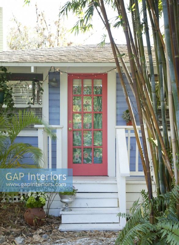 A red door symbolizes the energy of new opportunities, good luck, and protection.
