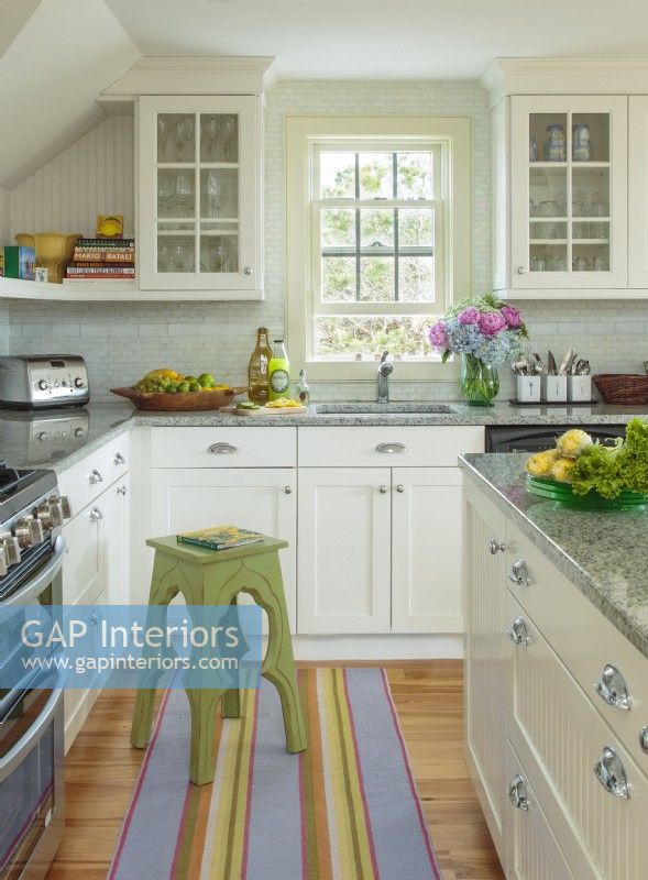 The couple loved the kitchenâ€™s ocean view and the fact that no remodeling was neededâ€”only a few appliance updates. 