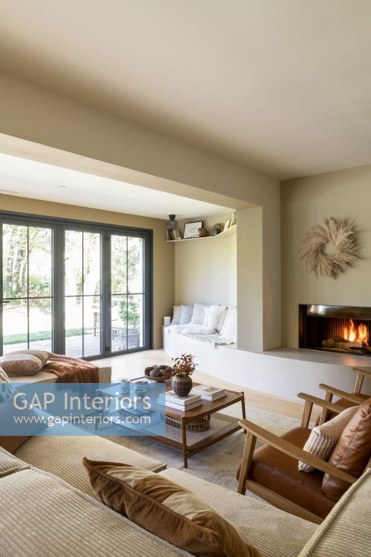 Lit modern fireplace in neutrally decorated living room 