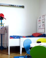 Childrens bedroom with table and chairs 