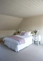 White and lilac bedroom