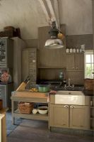 Country kitchen with painted units 