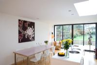 Modern open plan dining room and kitchen