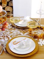 Christmas table setting 