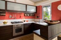 Compact contemporary kitchen