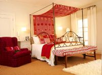 Bedroom with four-poster bed