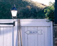 Outbuilding with sign to beach 