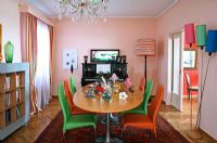 Colourful modern dining room 