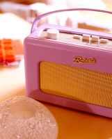 Pink retro radio detail 
