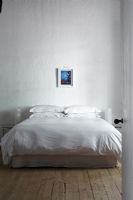 Modern white bedroom 