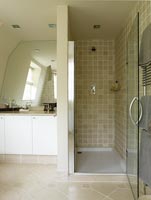 Shower cubicle and vanity unit in alcove with large mirror