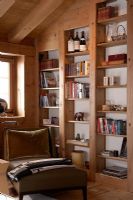 Built in bookshelves in modern living room 