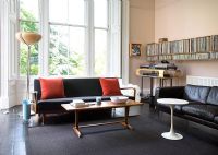 Modern living room with vintage furniture 