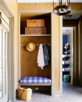 Seating and storage in classic hallway 