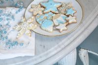 Plate of decorative Christmas biscuits 
