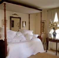 Four poster bed in classic bedroom 