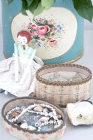 Dressing table accessories