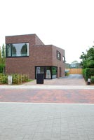 Contemporary home from street
