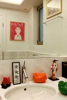 Contemporary bathroom with japanese decorations
