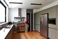 Contemporary grey kitchen 