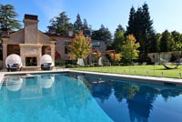 Luxury villa and swimming pool 