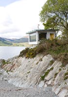 Contemporary outbuilding by lake