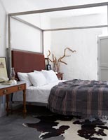 Contemporary four poster bed