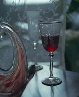 Patterned wine glass
