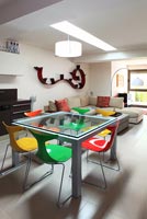 Colourful open plan kitchen diner