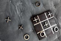 Noughts and crosses game