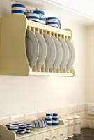 Wall mounted plate rack