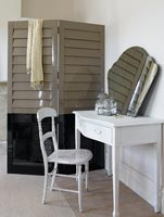 Screen and dressing table