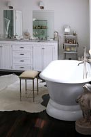 Classic white bathtub 