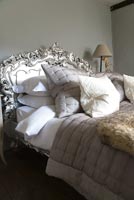 Silver bed