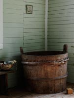 Wooden bath tub