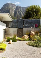 Contemporary gravel garden with view of mountains