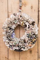 Creating a simple Christmas wreath using newspaper and  wire - finished decoration