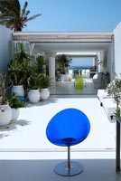 Modern open plan villa with central courtyard garden
