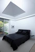 Minimal bedroom