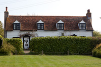 Traditional cottage and lawned garden