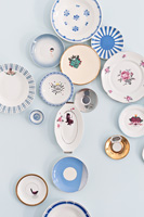Patterned plates display