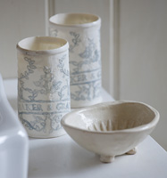 Embossed ceramic bathroom accessories
