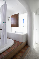 Terracotta tiles around bath