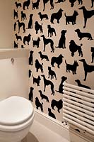 Patterned wallpaper in toilet
