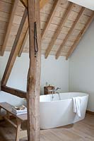 Freestanding bath
