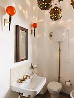 Moroccan lamps in bathroom