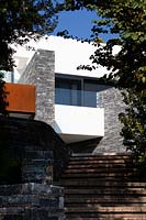 Steps up to contemporary house