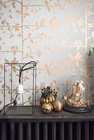Gold wallpaper and accessories