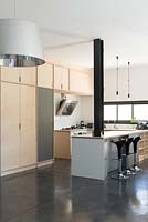 Contemporary open plan kitchen with breakfast bar