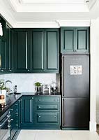 Dark green kitchen units